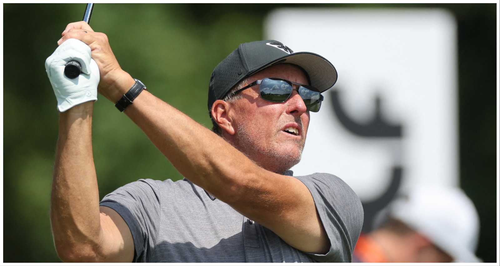 Phil Mickelson involved in OUTSTANDING (!) fan exchange at LIV Golf Bedminster